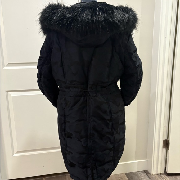 Brand new warm DKNY coat - Picture 3 of 7
